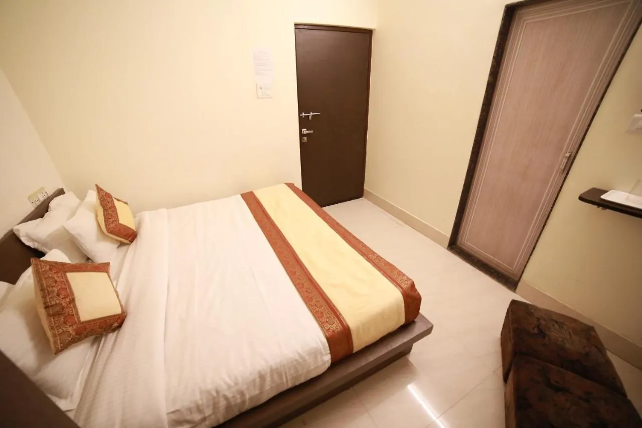 Oyo 16708 Sada Shiv Guest House Varanasi 3*,  India