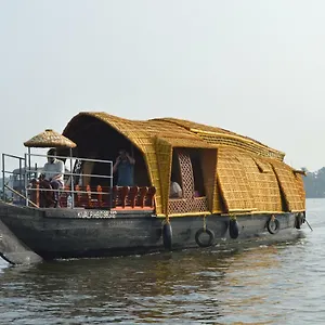 Botel Thara's Houseboat Alappuzha
