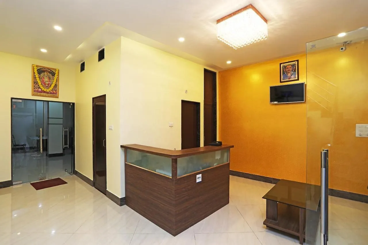 Oyo 16708 Sada Shiv Guest House Varanasi 3*,