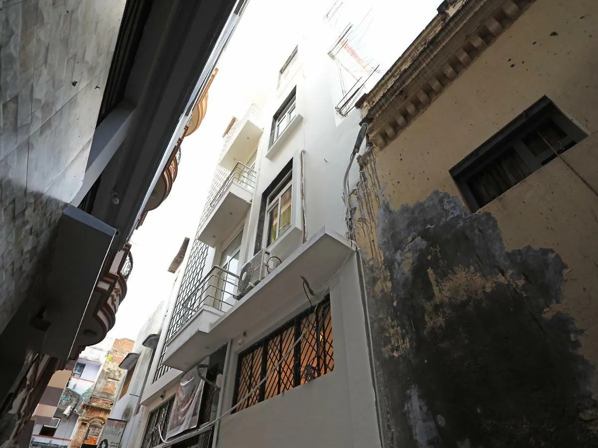 Oyo 16708 Sada Shiv Guest House Varanasi 3*,